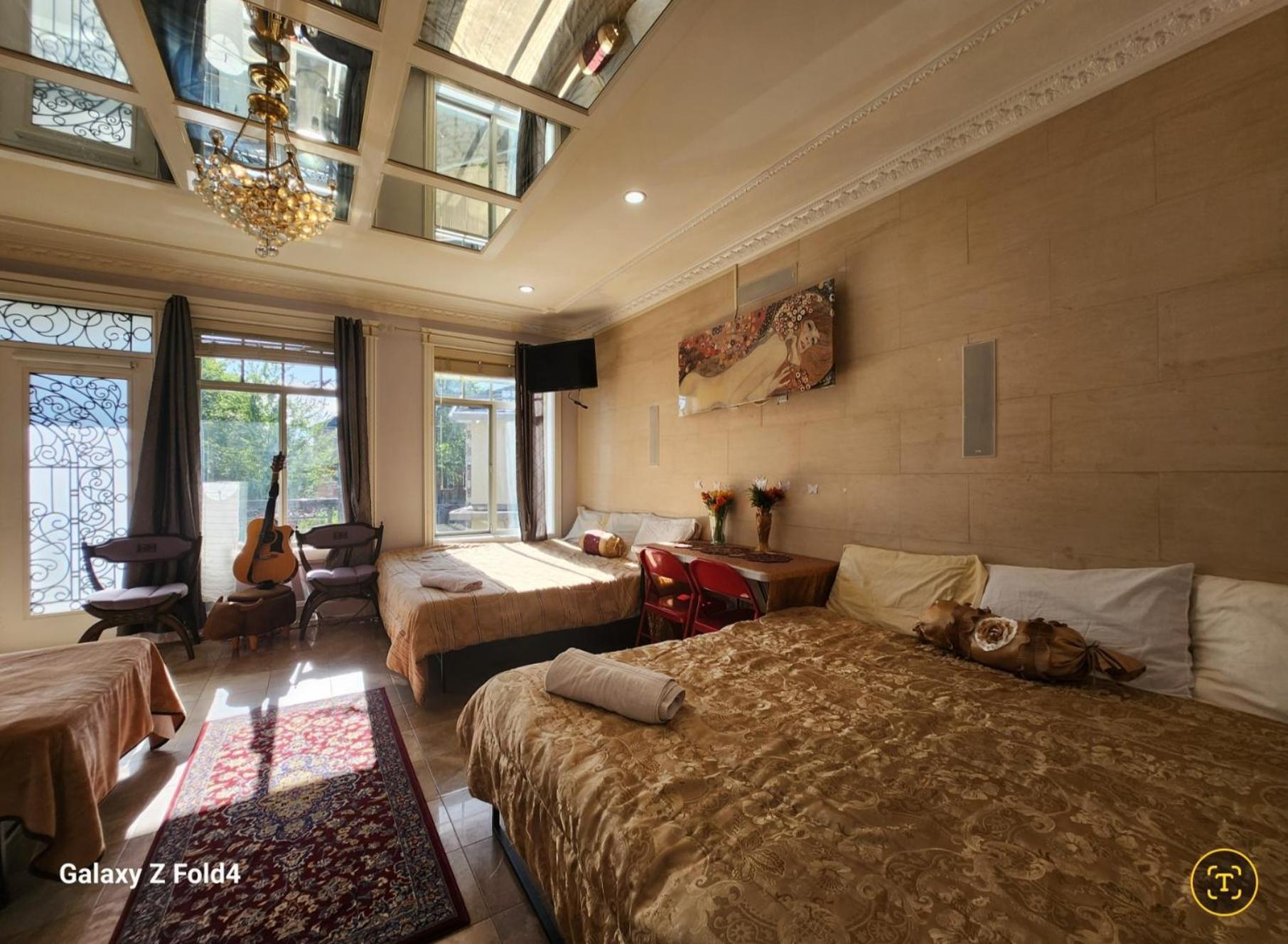 Empress Madani Palace 호텔 서레이 외부 사진